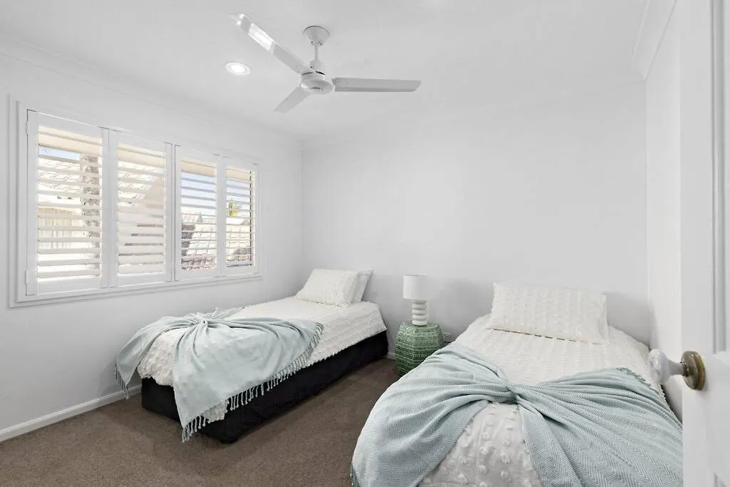 64 Isle Of Palms Apartment Gold Coast