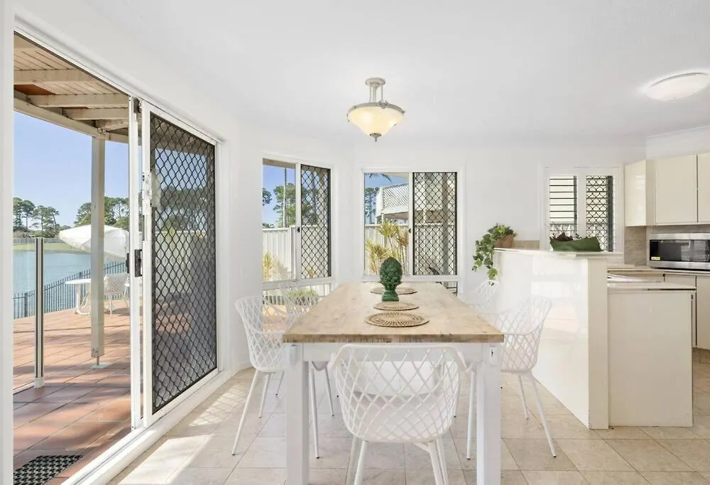 64 Isle Of Palms Apartment Gold Coast 0*,  Australia