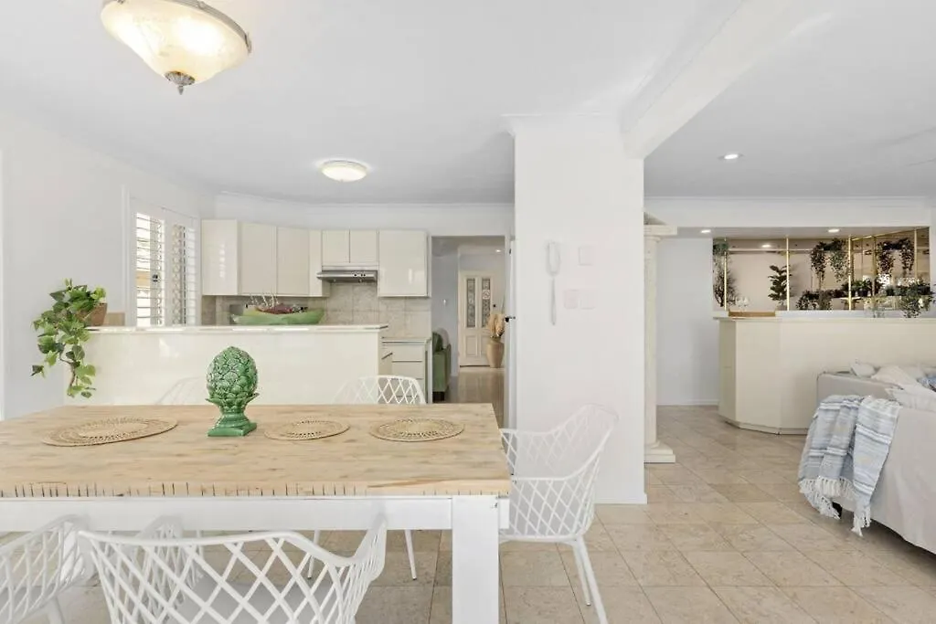 64 Isle Of Palms Apartment Gold Coast