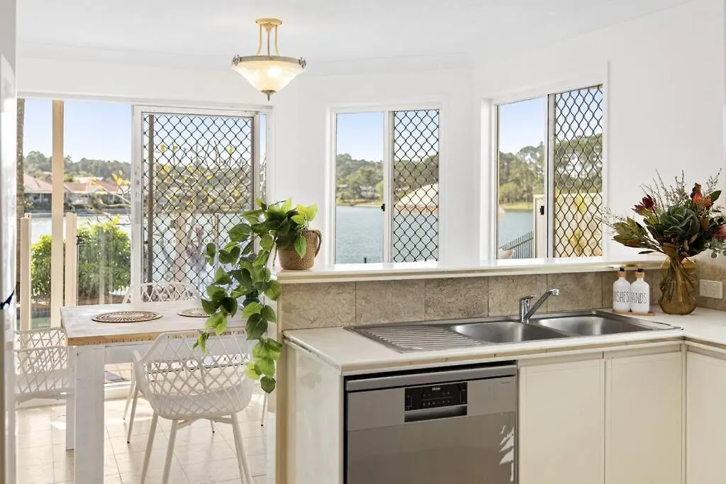 64 Isle Of Palms Apartment Gold Coast